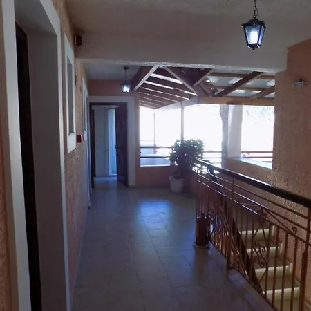 Afrodite 14 Spacious Apartment * איה אפימיה